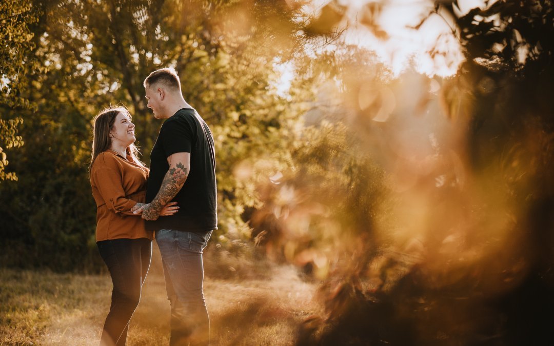 Autumn, golden hour couple shoot at Lullingstone Country Park