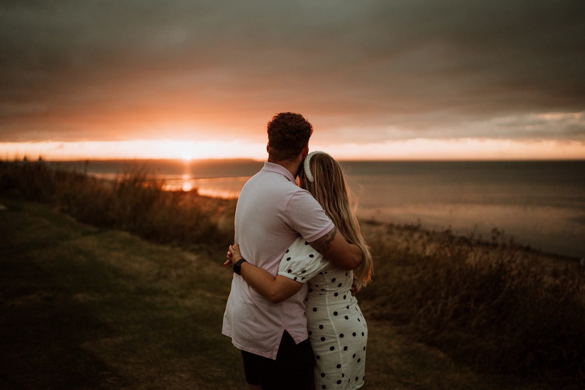 Natural Engagement Photoshoot Ideas During Golden Hour