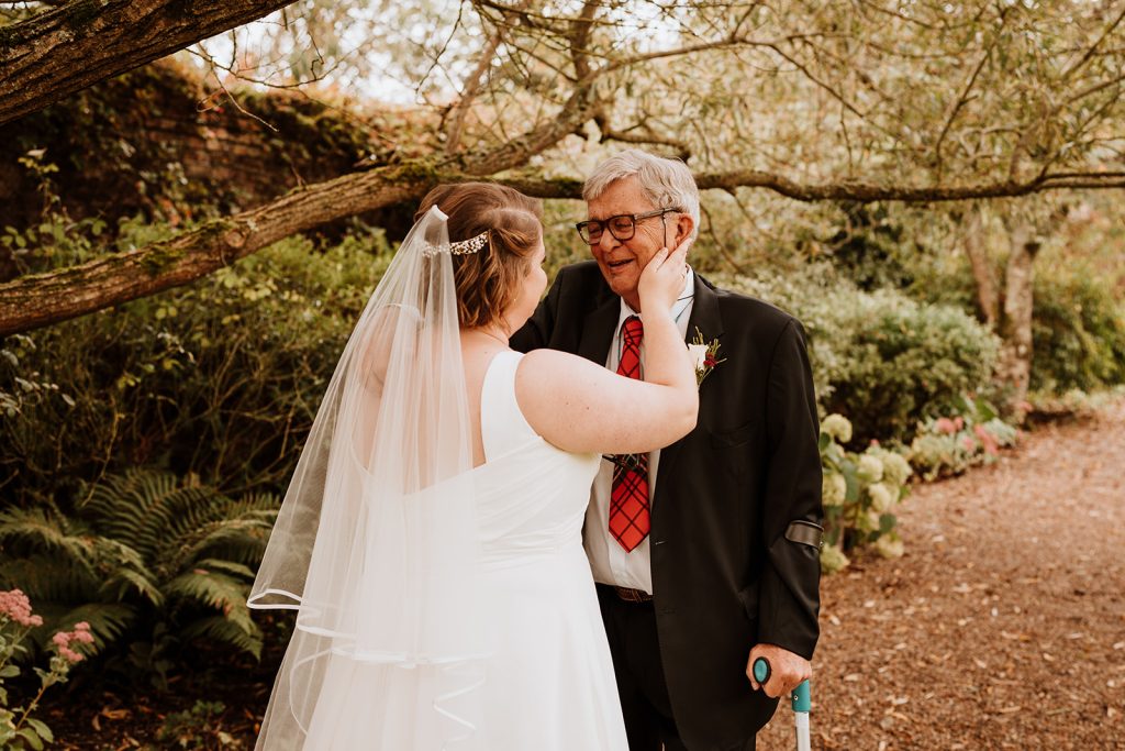 relaxed-wedding-photography-the-secret-garden